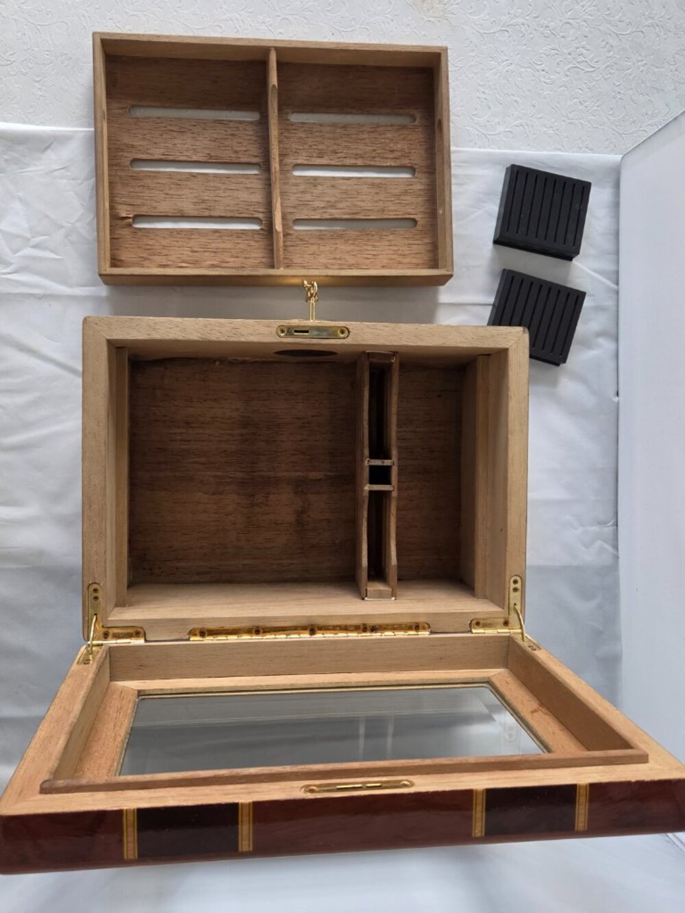 Desktop Humidor - Picture 6 of 16
